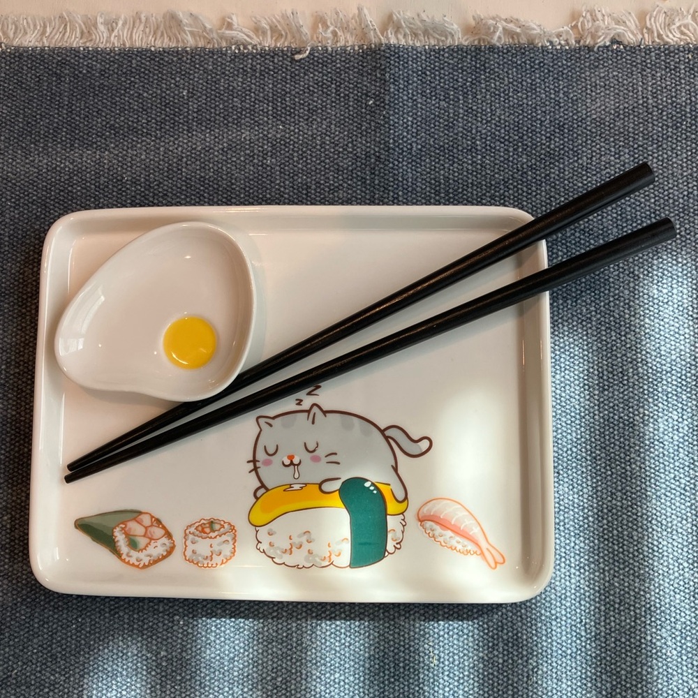 Kawaii Cat Sushi Serving Set - Includes Plate, Sauce Dish and chopsticks